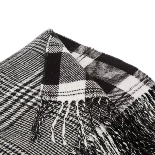 Glitzhome 60 in. L Acrylic Reversible Black/White Plaid Woven Throw