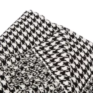 Glitzhome 60 in. L Acrylic Black/White Houndstooth Woven Throw