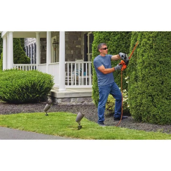 BLACK+DECKER 22 in. SAWBLADE 4 Amp Corded Electric Hedge Trimmer