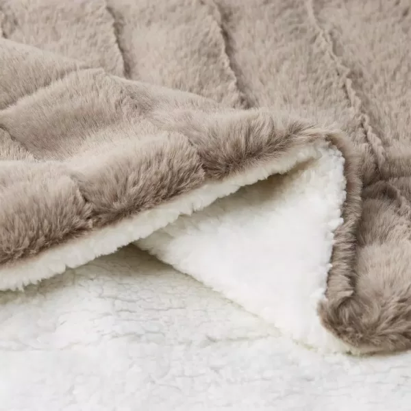 Lavish Home Oversized Faux Fur Light Coffee Jacquard Hypoallergenic Throw Blanket
